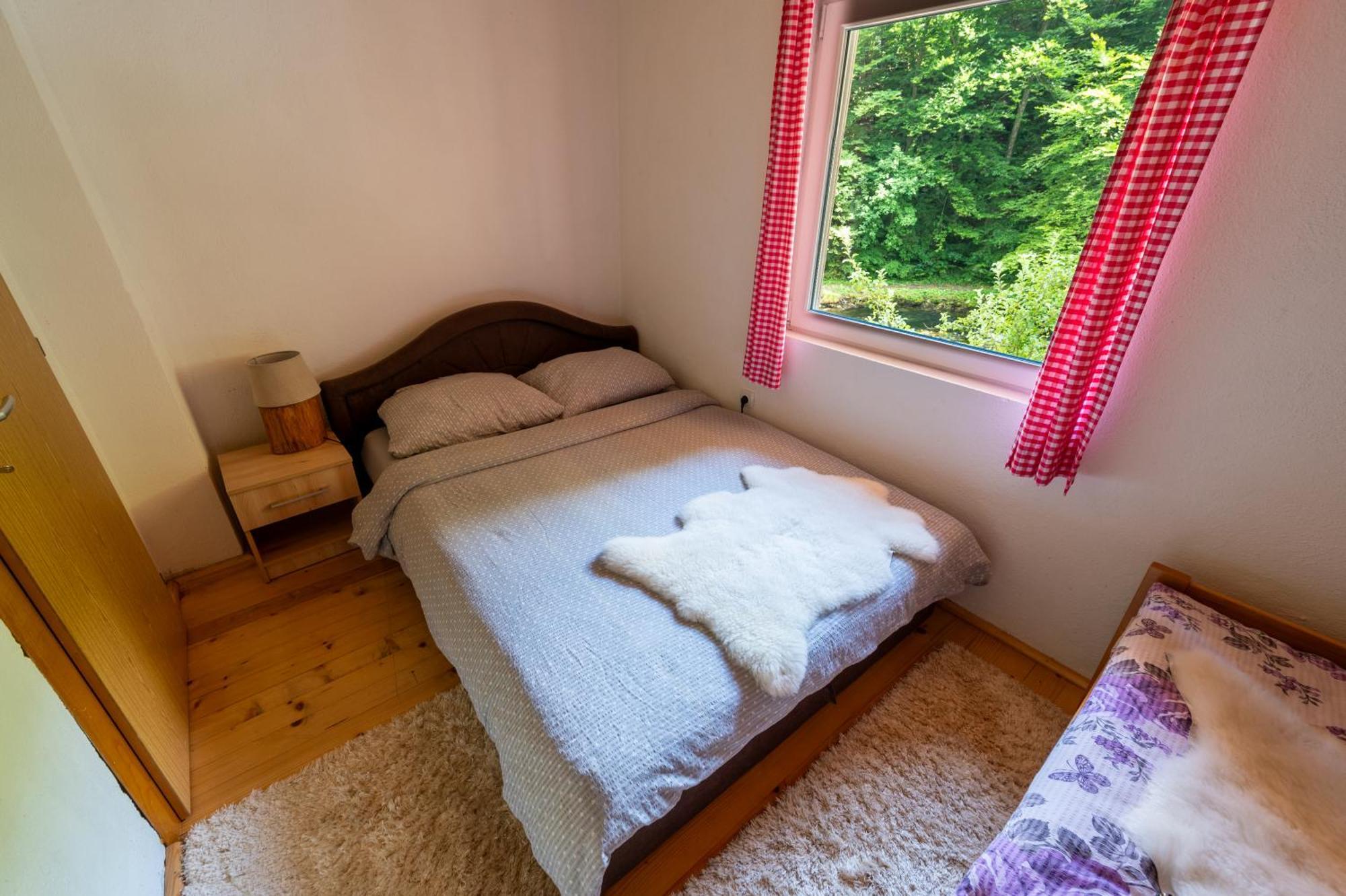 Domacinstvo Na Kraju Svijeta Pension Sipovo Buitenkant foto