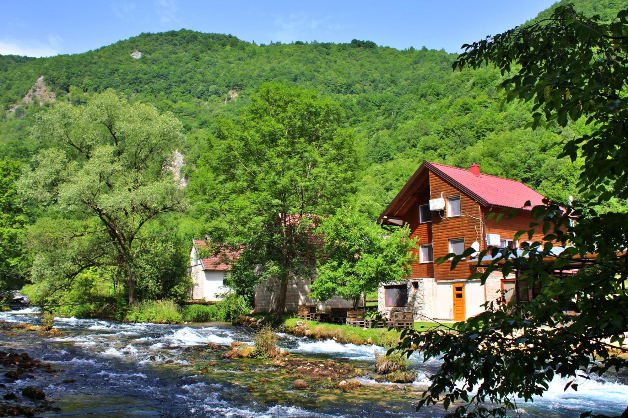 Domacinstvo Na Kraju Svijeta Pension Sipovo Buitenkant foto