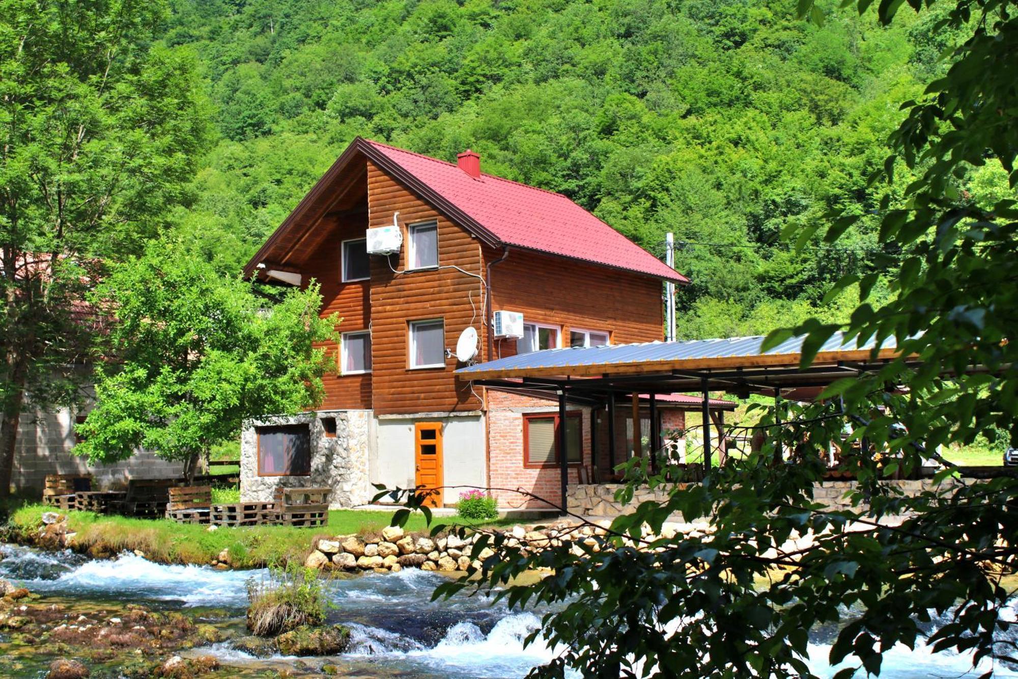 Domacinstvo Na Kraju Svijeta Pension Sipovo Buitenkant foto
