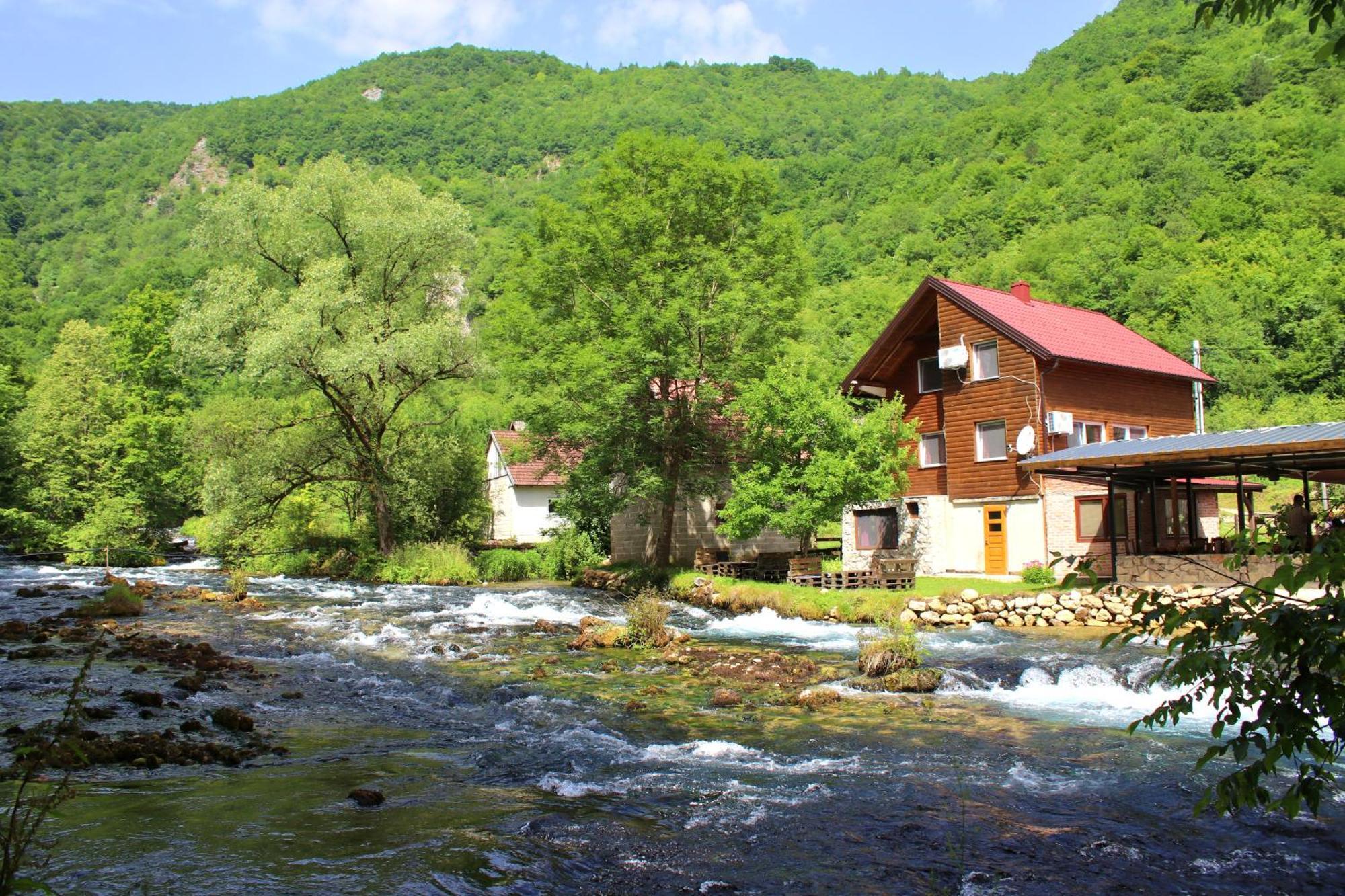 Domacinstvo Na Kraju Svijeta Pension Sipovo Buitenkant foto
