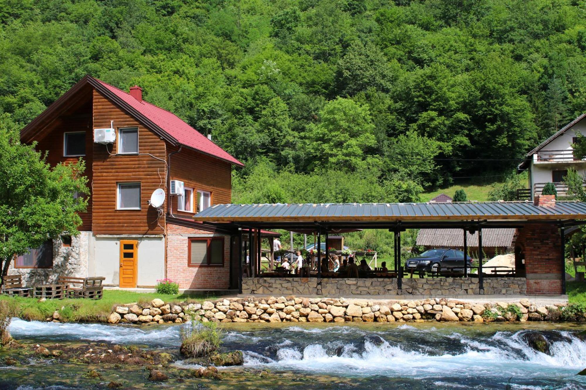 Domacinstvo Na Kraju Svijeta Pension Sipovo Buitenkant foto
