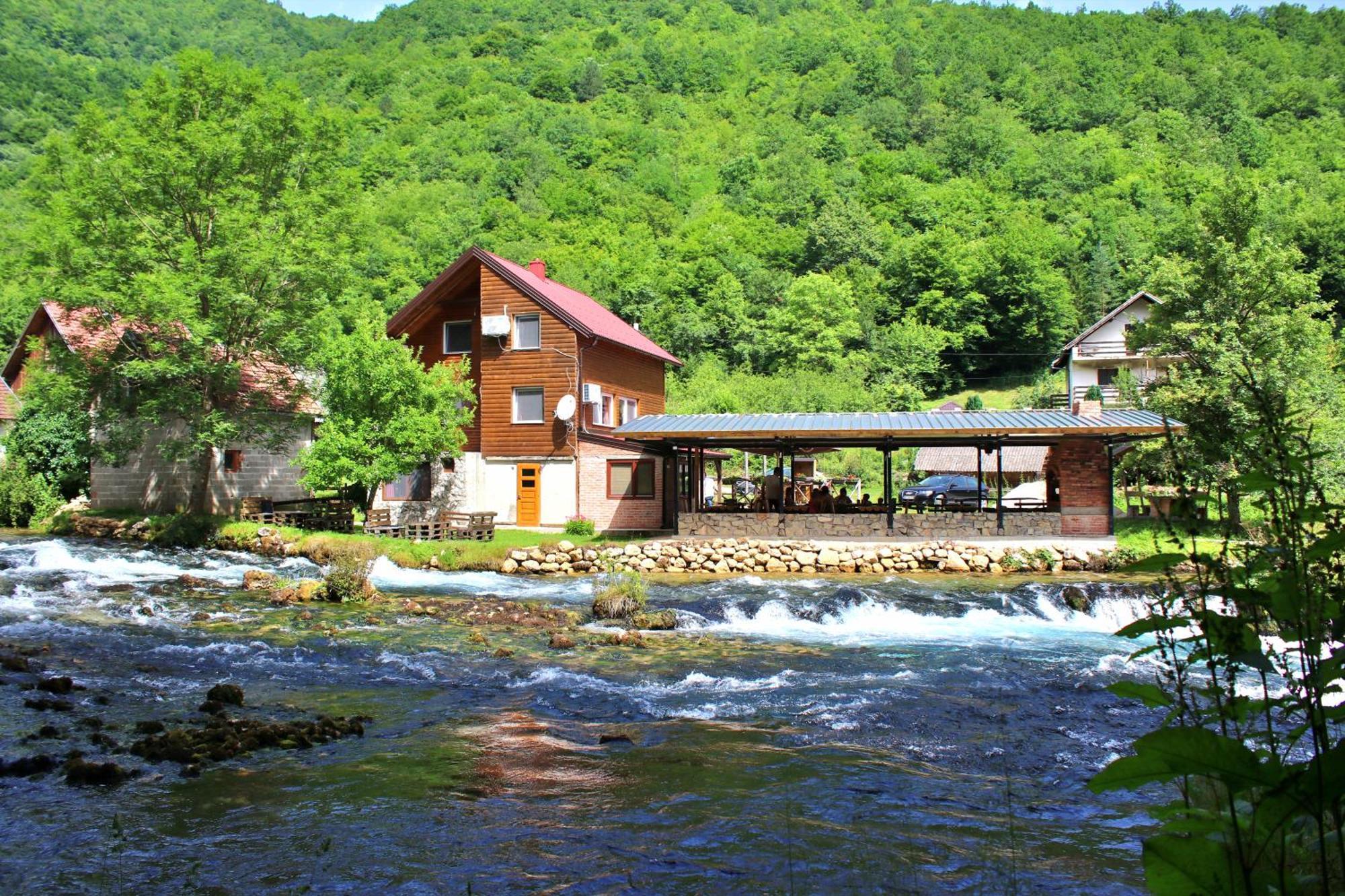 Domacinstvo Na Kraju Svijeta Pension Sipovo Buitenkant foto